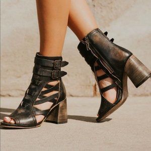 Freebird Tiarra size 8